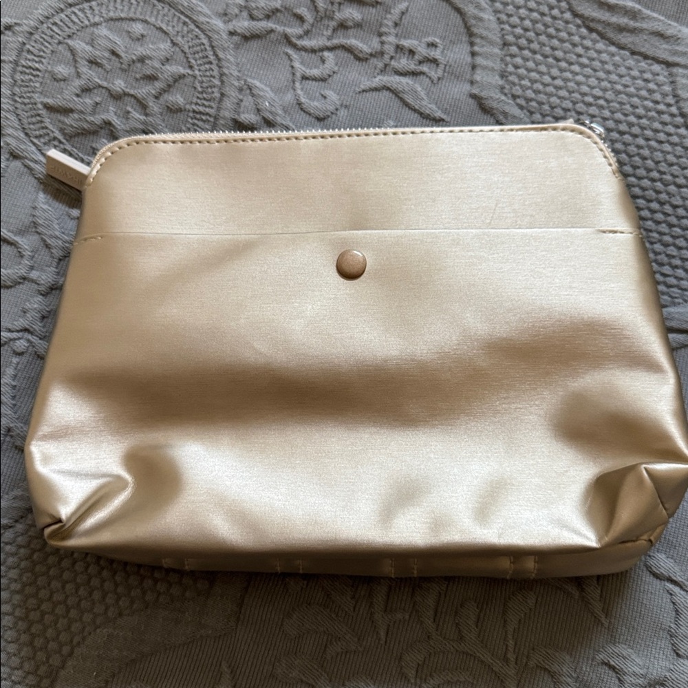 IHKWIP The City Chic Double Entry Crossbody - Gold - Picture 2 of 9